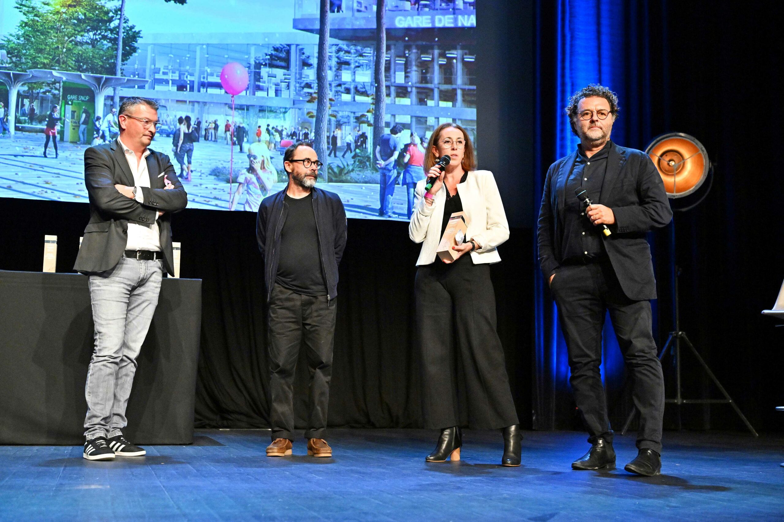 Remise du prix avec intervention de Anaëlle Pensec sur le projet sur la scène